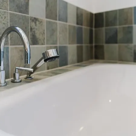 Apartment 2 Bedroom Penthouse Loft - Whirlpool - Terrasse - Wifi - Zentral - Kueche - Kaffee - Parkhaus