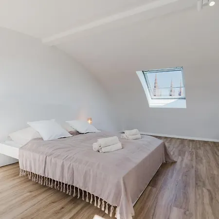 2 Bedroom Penthouse Loft - Whirlpool - Terrasse - Wifi - Zentral - Kueche - Kaffee - Parkhaus Appartamento *