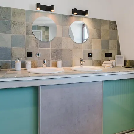 Apartman 2 Bedroom Penthouse Loft - Whirlpool - Terrasse - Wifi - Zentral - Kueche - Kaffee - Parkhaus