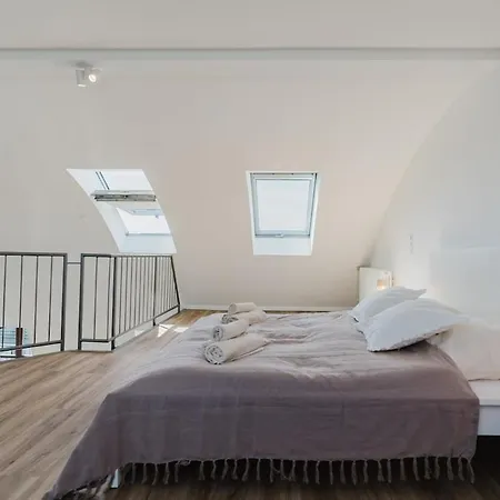 Apartment 2 Bedroom Penthouse Loft - Whirlpool - Terrasse - Wifi - Zentral - Kueche - Kaffee - Parkhaus *