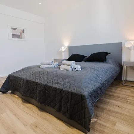 2 Bedroom Penthouse Loft - Whirlpool - Terrasse - Wifi - Zentral - Kueche - Kaffee - Parkhaus Apartment